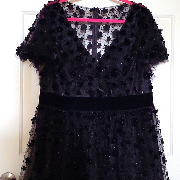 Mac Duggal Floral Applique Cocktail Midi Dress - Picture 7 of 16